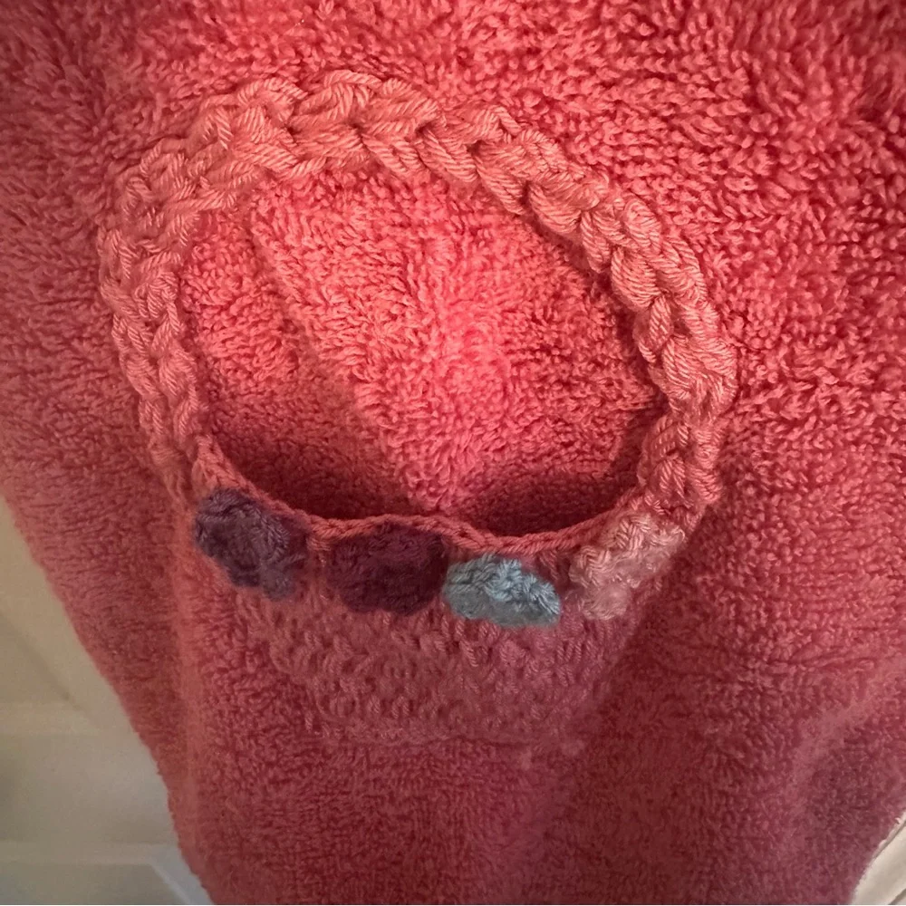 NWOT Towel Set 4 with Crochet Detail